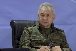 Le ministre russe de la Défense, Sergueï Choïgou, s'est rendu dans la zone de l'opération militaire en Ukraine pour inspecter un poste de commandement et s'entretenir avec de hauts responsables militaires, a annoncé l'armée russe dans un communiqu...